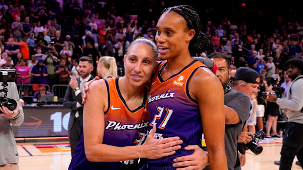 Diana Taurasi hugs Brianna Turner